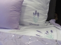 postelne-pradlo-saten-lavanda-white-micro-metallic-curl-lines-fialovy